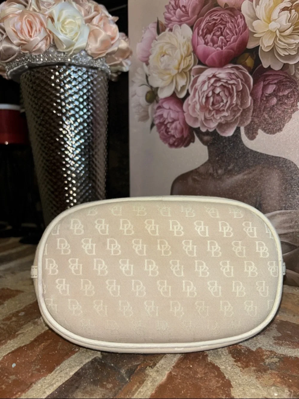 Dooney & Bourke - Picture 8 of 10